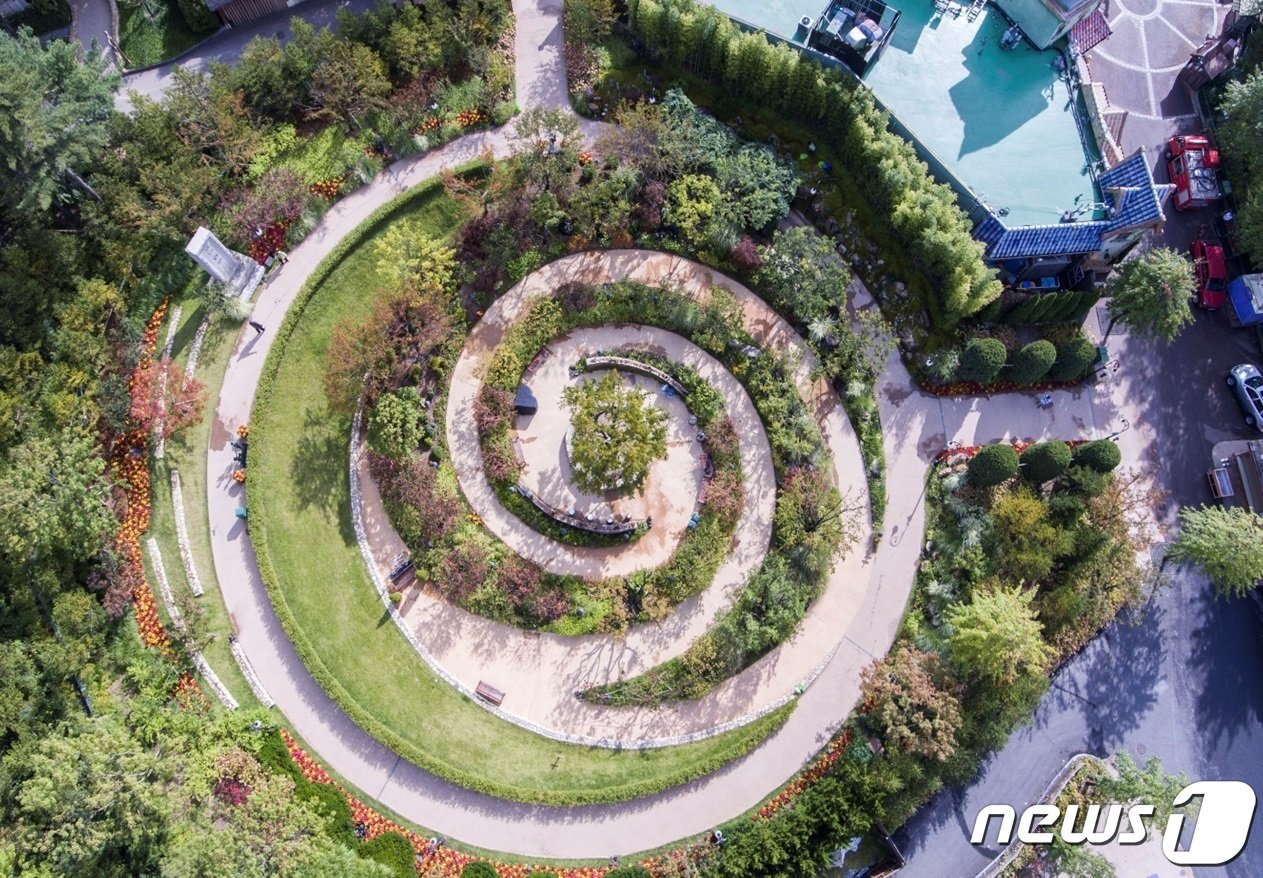 본문 이미지 -  식물과 음악이 결합된 테마정원인 '뮤직가든'(에버랜드 제공)