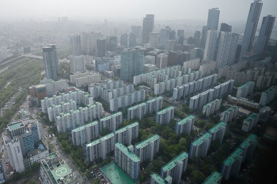 속도내는 여의도 재건축…시공사 선정 잇따르고, 신고가도 속출