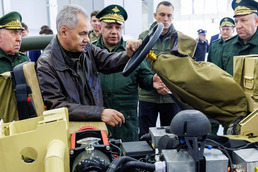 [사진] 군 장비 전시회 둘러 보는 쇼이구 러시아 국방