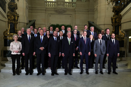 [사진] 포즈 취하는 EU 특별 정상회의 참석 EU 지도자들