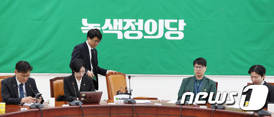 상무위 참석하는 김준우 상임대표