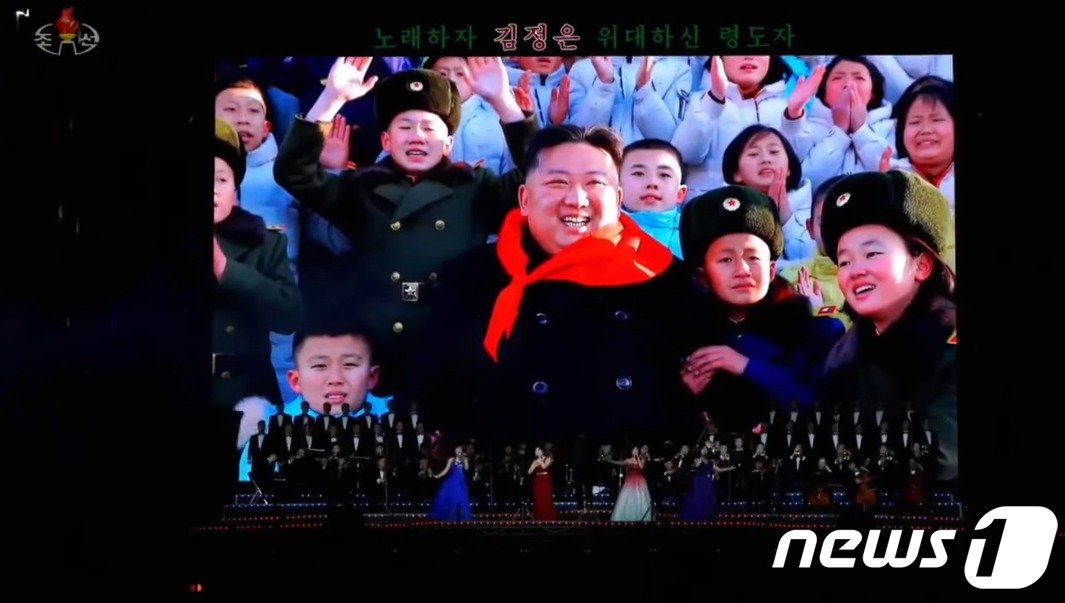 본문 이미지 - 조선중앙TV가 화성지구 2단계 1만 세대 살림집 준공식 소식을 보도했다. (출처 조선중앙TV 캡처)