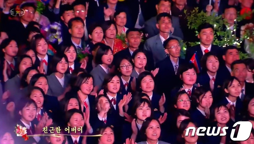 본문 이미지 - 조선중앙TV가 화성지구 2단계 1만 세대 살림집 준공식 소식을 보도했다. (출처 조선중앙TV 캡처)