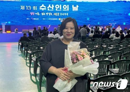 본문 이미지 - 제13회 수산인의 날 기념행사에서 '해양수산부 장관상'을 받은 이노플럭스 박수미 대표. 사진=이노플럭스 제공