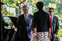 [사진] 마르수디 인도네시아 외교 환영 받는 왕이 中 외교