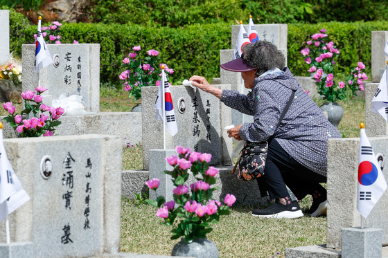 보훈부, 4·19혁명 유공자 70명에 건국포장 수여…李정부 출범 후 처음