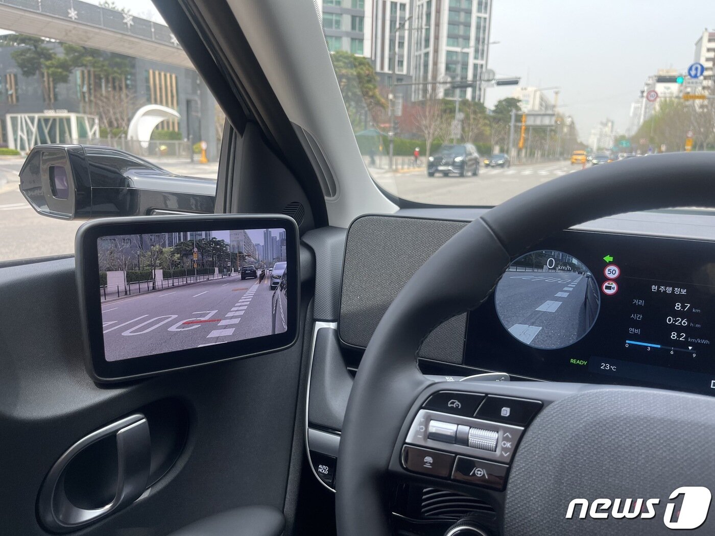 본문 이미지 - 현대자동차 전기차 '더 뉴 아이오닉5'의 디지털 사이드미러.
