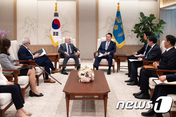 윤 대통령, 미한 재계회의 위원장 접견