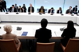 [사진] 日 납북 가족들과 마주 앉은 그린필드 美 유엔 대사