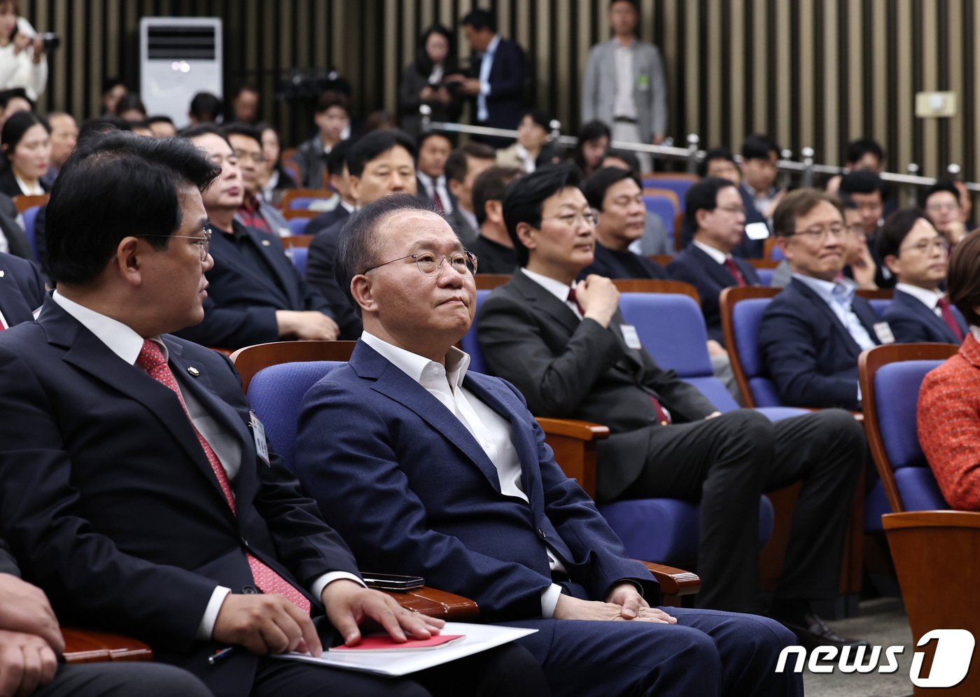 윤재옥 국민의힘 원내대표 겸 대표 권한대행이 19일 오전 서울 여의도 국회에서 열린 원외조직위원장 간담회에 자리하고 있다. 2024.4.19/뉴스1 ⓒ News1 구윤성 기자