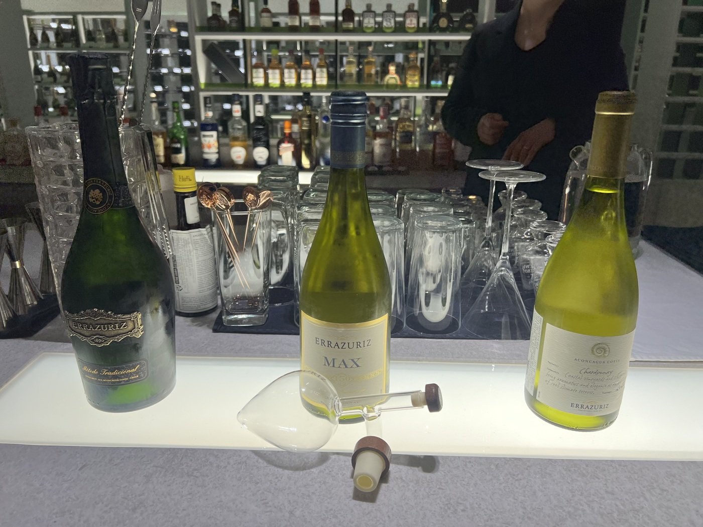 본문 이미지 - (왼쪽부터) '에라주리즈 메소드 트라디시오넬 엑스트라 브뤼', '에라주리즈 맥스 샤르도네', '아콩카구아 코스타 샤르도네'.(아영FBC 제공)