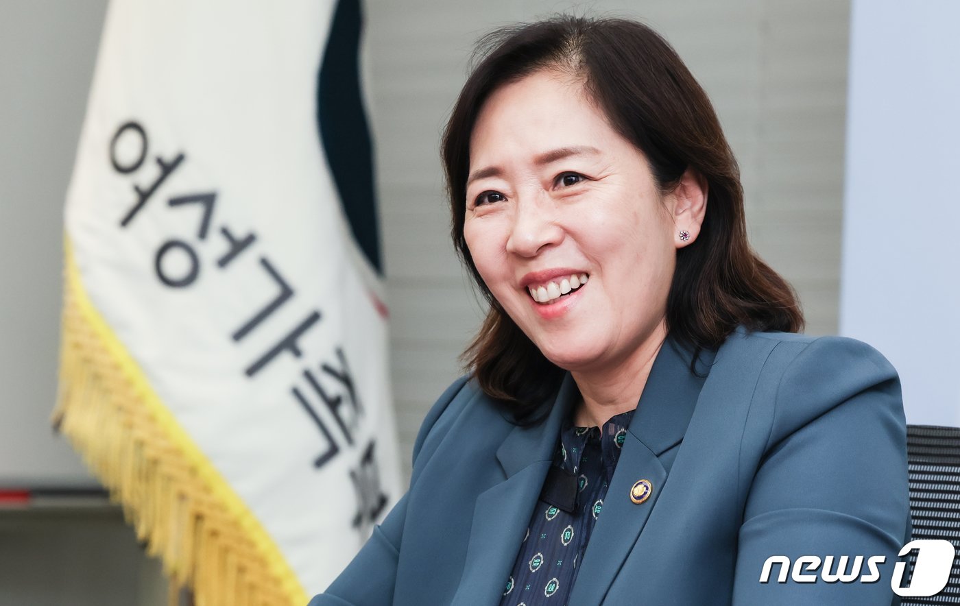 본문 이미지 - 신영숙 여성가족부 차관이 19일 서울 종로구 정부서울청사에서 뉴스1과 인터뷰를 하고 있다. 2024.4.19/뉴스1 ⓒ News1 허경 기자