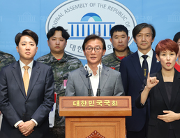 '채상병 특검' 발언하는 전재수 의원