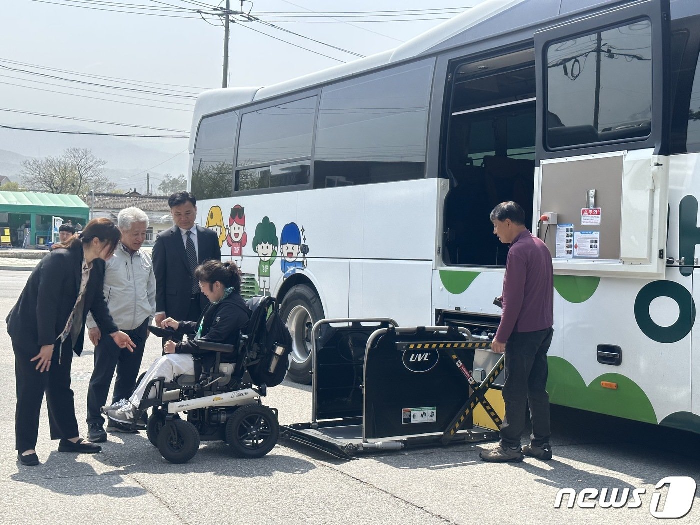 본문 이미지 - 휠체어 리프트 특장 차량 ⓒ News1 윤슬빈 기자