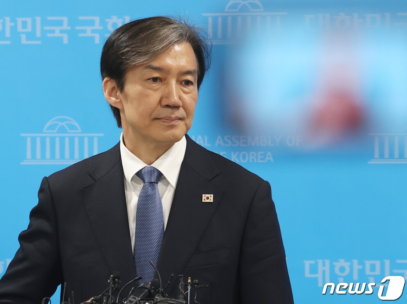 본문 이미지 - 조국 조국혁신당 대표가 2일 서울 여의도 국회 소통관에서 공직선거법 헌법소원 관련 기자회견을 마치고 취재진의 질문을 받고 있다. 2024.4.2/뉴스1 ⓒ News1 ,송원영 기자