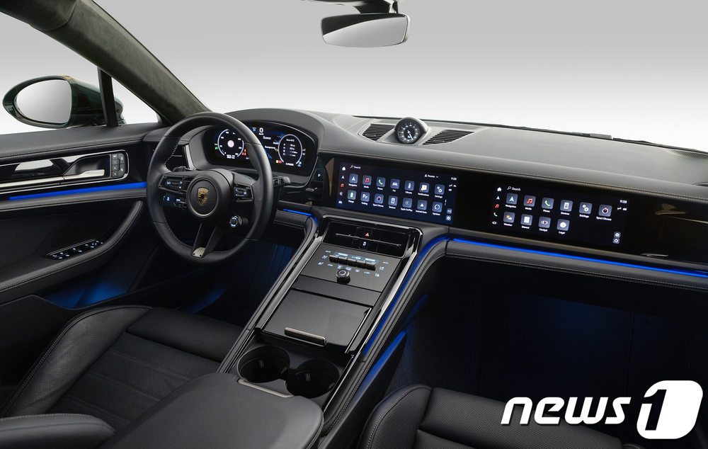 본문 이미지 -  신형 파나메라 터보 E-하이브리드 실내.(포르쉐코리아 제공)