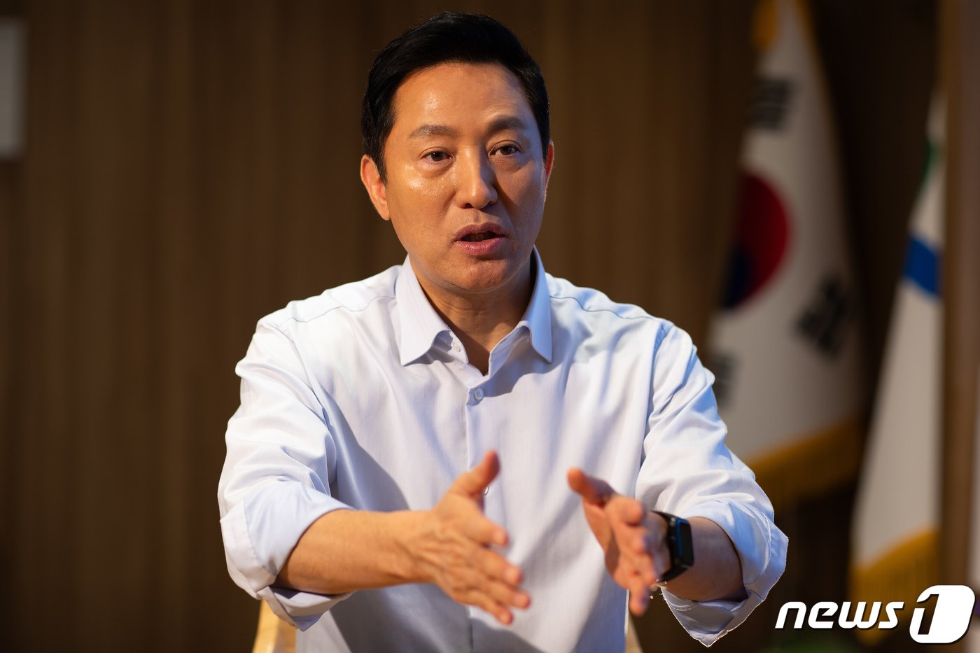 본문 이미지 - 오세훈 서울시장이 2일 시청 집무실에서 뉴스1과 인터뷰하고 있다. 2024.4.2/뉴스1 ⓒ News1 유승관 기자