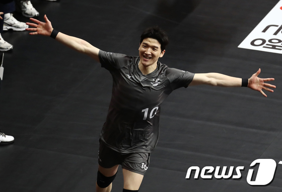 Jeong Ji-seok Leads Korean Air to Victory in Dodram 2023-2024 V-League Championship