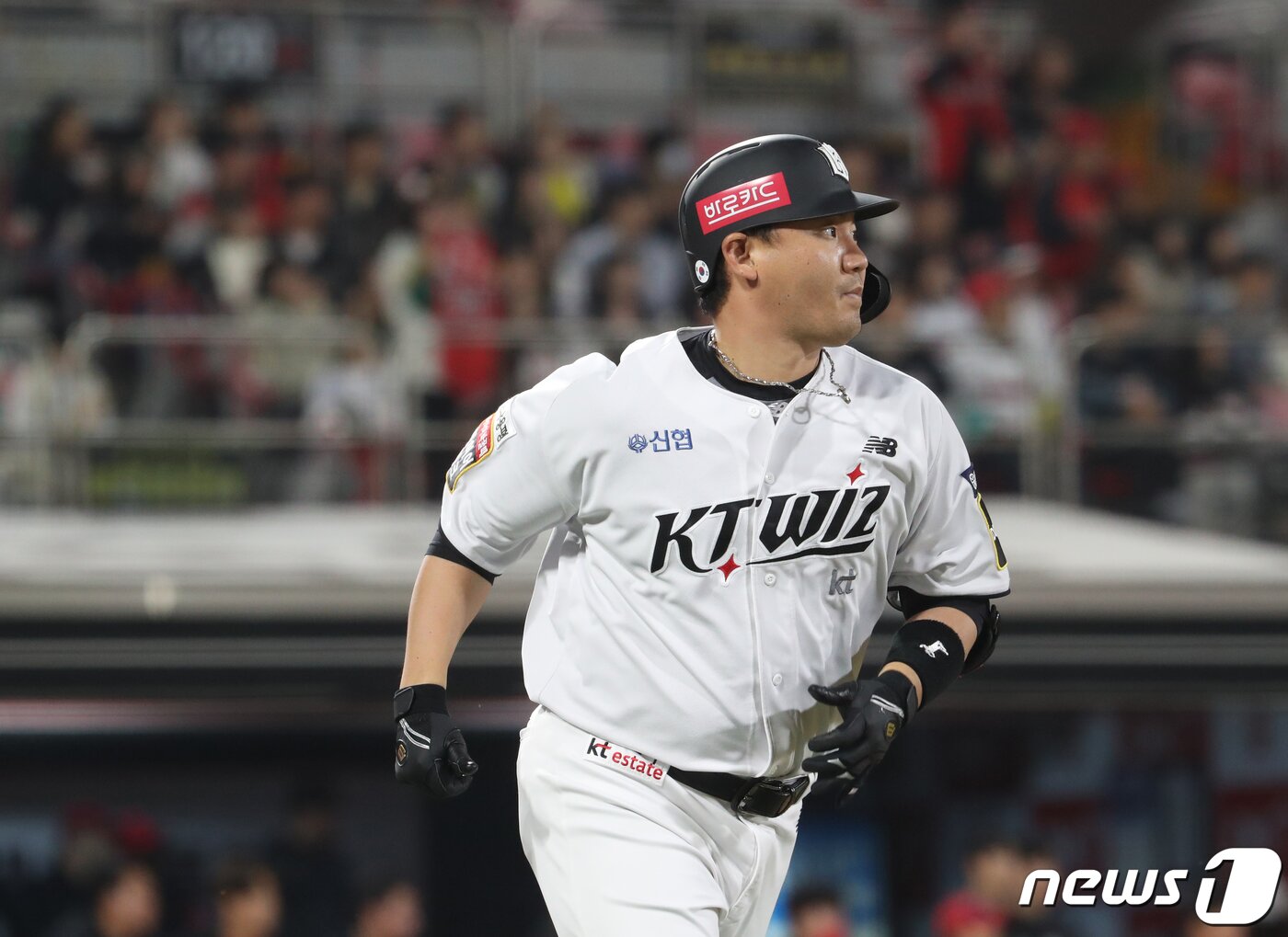 본문 이미지 - KT위즈 장성우가 31일 KIA 타이거즈 양현종을 상대로 6회 솔로포를 날렸다./뉴스1 ⓒ News1 김영운 기자