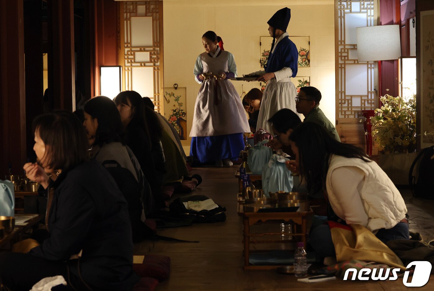 본문 이미지 - 지난해 열린 경복궁 별빛야행 모습./뉴스1 ⓒ News1 이동해 기자