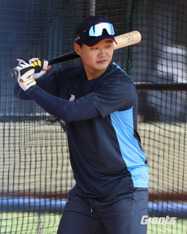 본문 이미지 - 롯데 자이언츠로 이적한 손호영이 2일 열린 KBO리그 대전 한화 이글스전에서 8회 결승타를 쳤다. (롯데 자이언츠 제공)