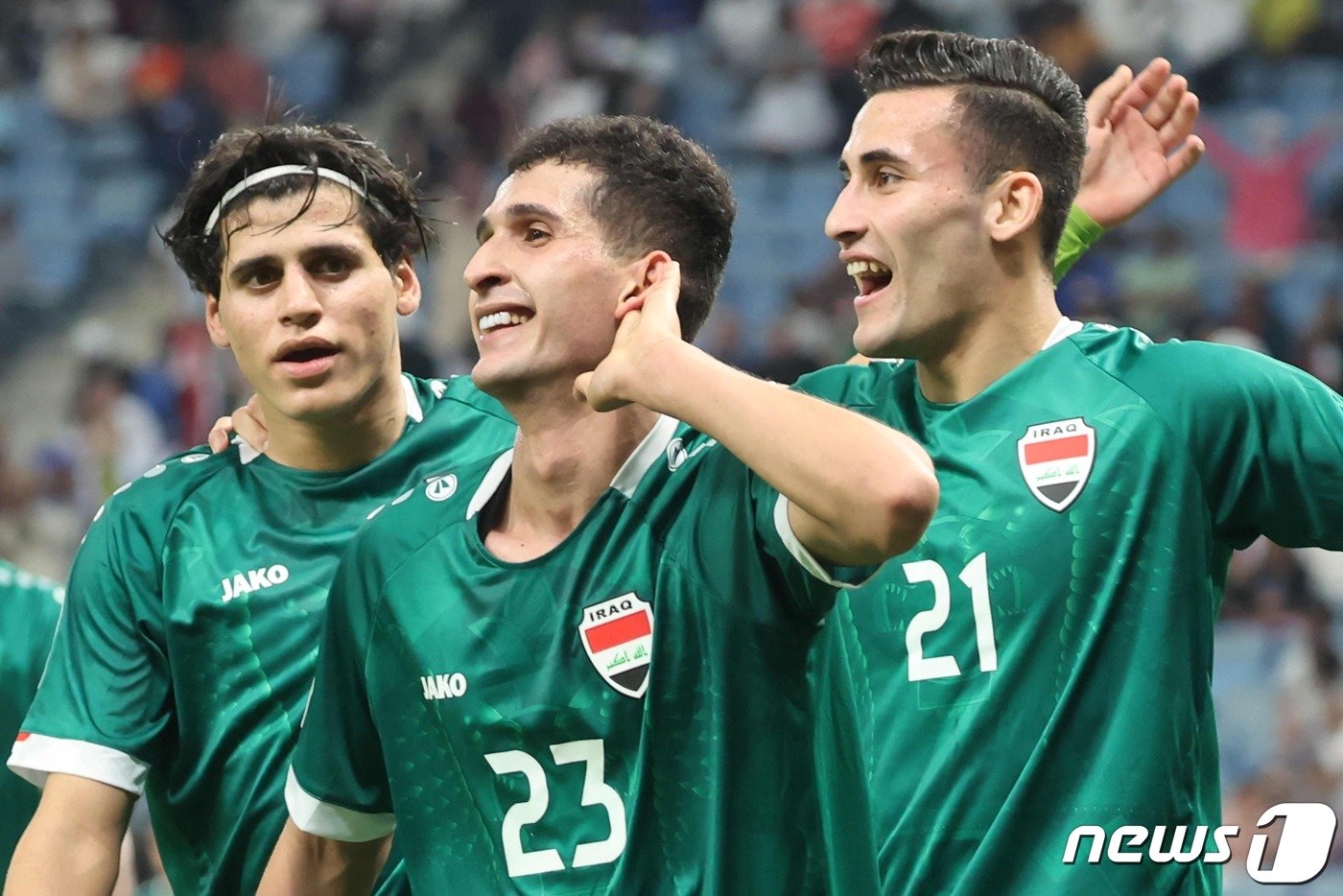 본문 이미지 - 파리 올림픽 예선에서 첫승을 따낸 이라크. ⓒ AFP=뉴스1