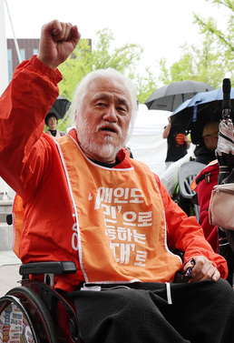 장애인권리 외치는 박경석 전장연 공동대표
