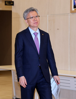 회의 참석하는 김택우 의협 비대위원장