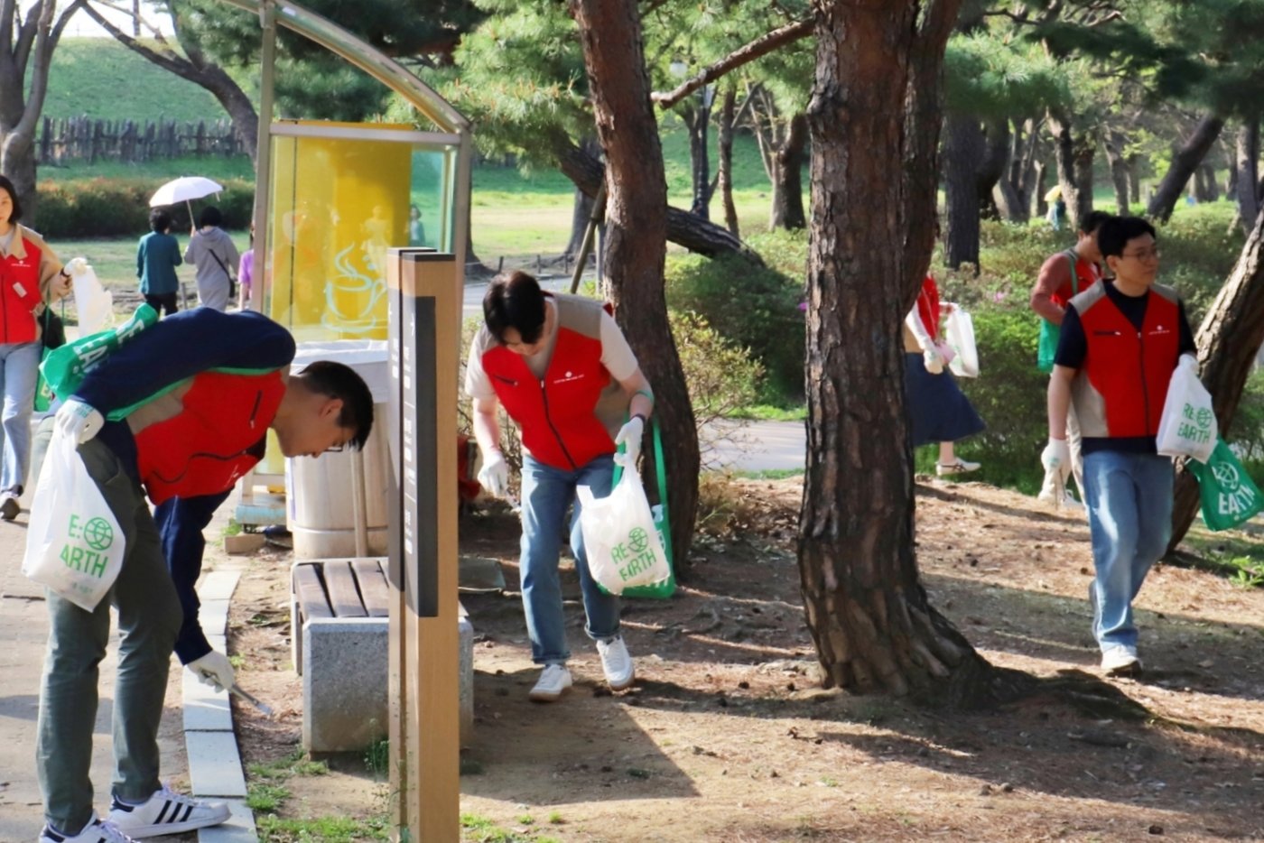 유통군HQ 시티 플로깅.&#40;롯데쇼핑 제공&#41;. 