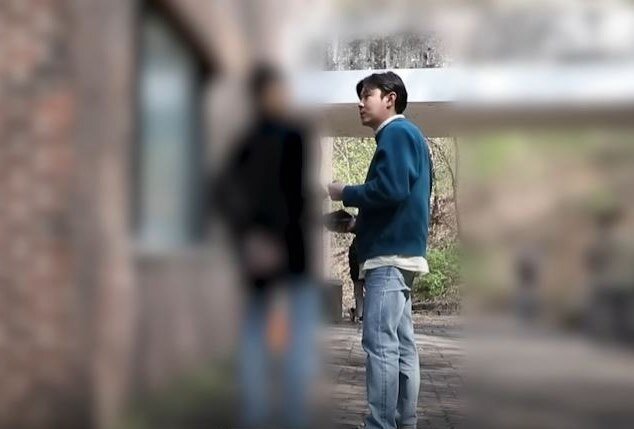 본문 이미지 - 동물보호법 위반 혐의로 검찰에 넘겨진 20대 남성 A 씨(왼쪽). (JTBC 갈무리)