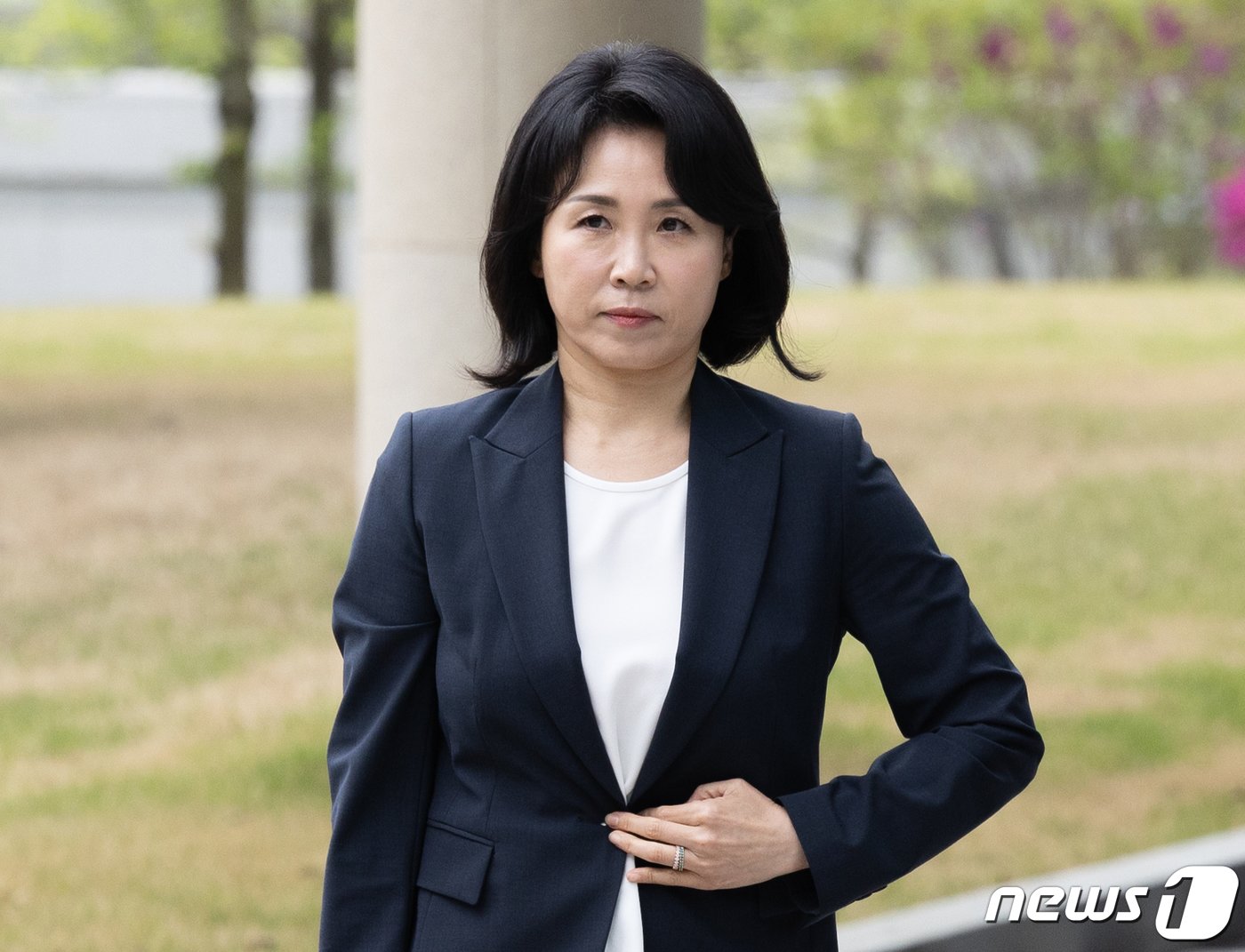 본문 이미지 - ‘공직선거법 위반’ 혐의로 불구속 기소된 더불어민주당 이재명 대표의 배우자 김혜경 씨가 22일 오전 경기 수원시 영통구 수원지방법원에서 열린 3차 공판에 출석하고 있다. 2024.4.22/뉴스1 ⓒ News1 이재명 기자