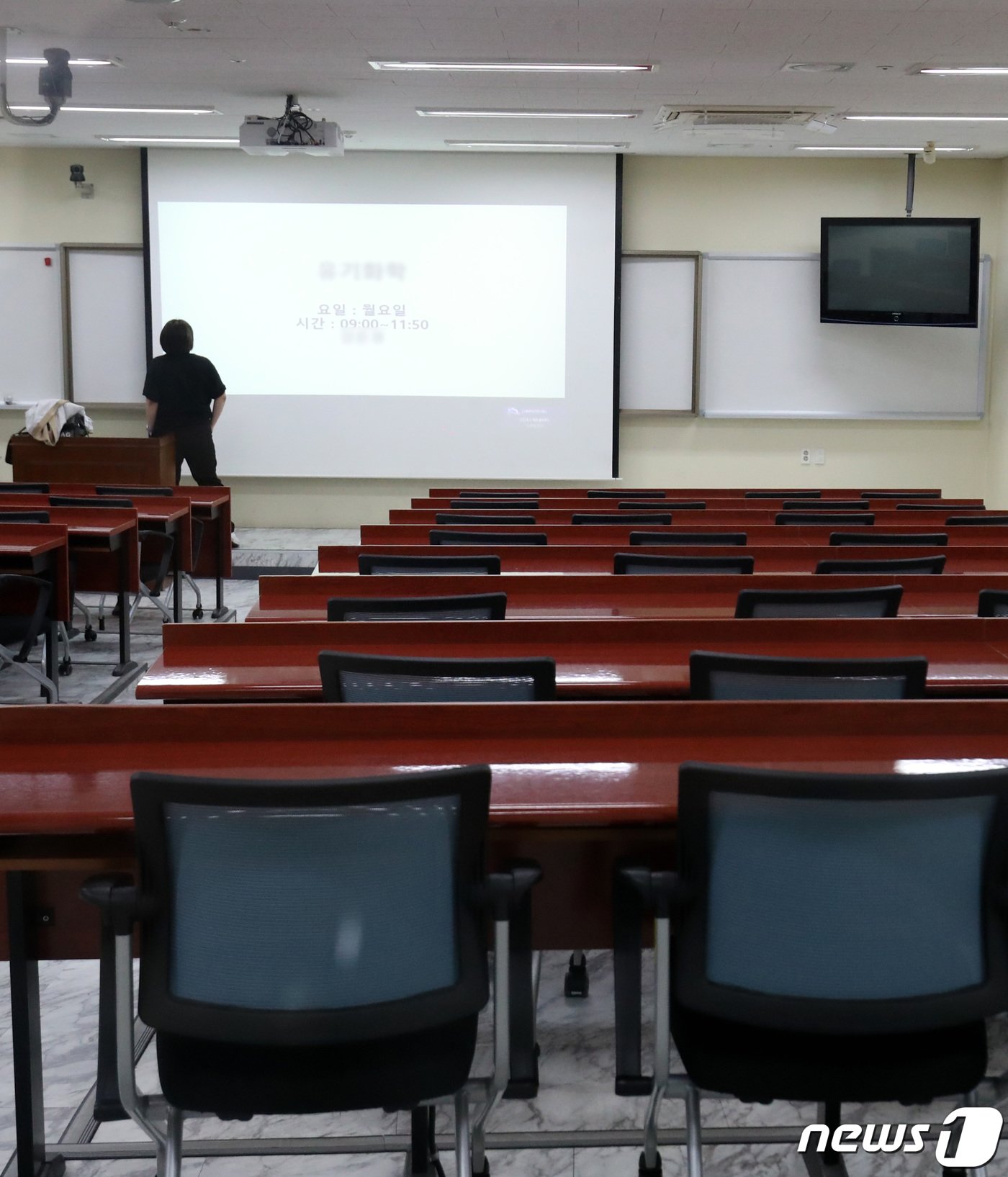 본문 이미지 - 지난 22일 오전 개강을 시작한 대전 을지대학교 의과대학 강의실에 학생들의 빈 자리가 보이고 있다. 2024.4.22/뉴스1 ⓒ News1 김기태 기자