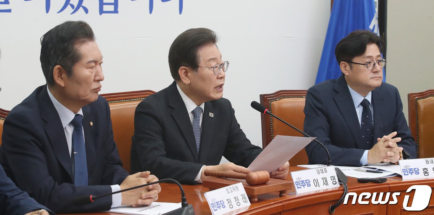 본문 이미지 - 이재명 더불어민주당 대표가 22일 오전 서울 여의도 국회에서 열린 최고위원회의에서 발언을 하고 있다. 2024.4.22/뉴스1 ⓒ News1 임세영 기자