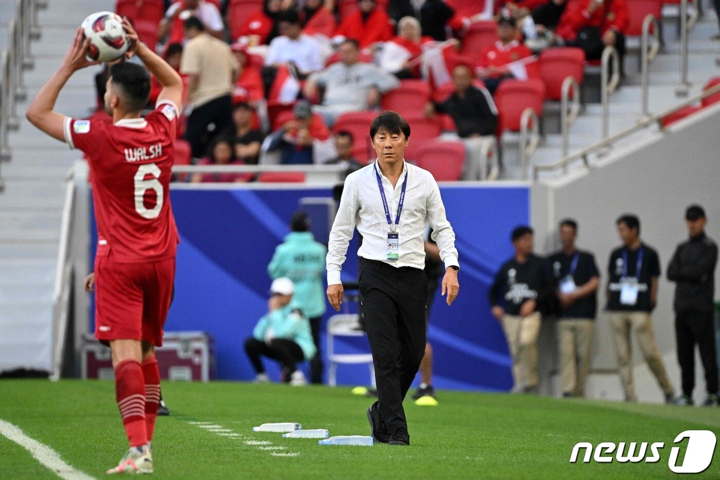 본문 이미지 - 인도네시아 대표팀을 이끄는 신태용 감독. ⓒ AFP=뉴스1