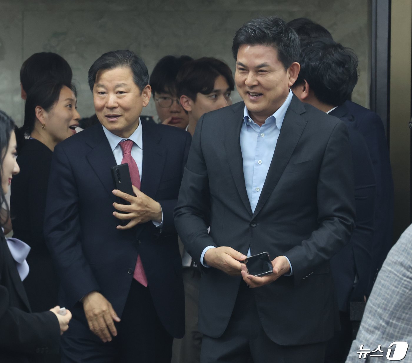 김태호, 이철규 국민의힘 의원이 22일 서울 여의도 국회에서 열린 제22대 국회의원 당선자총회에 참석하고 있다. 2024.4.22/뉴스1 ⓒ News1 ,송원영 기자