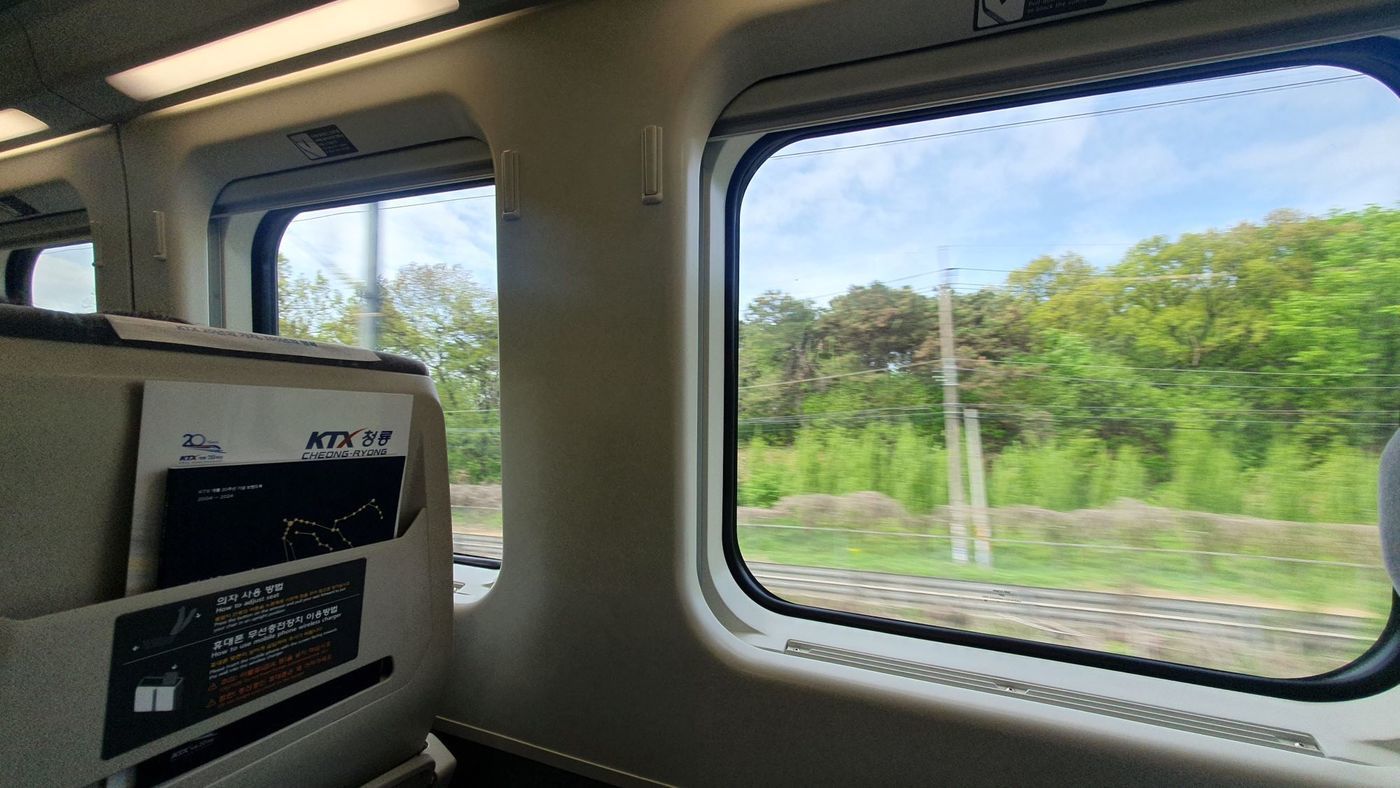 본문 이미지 - KTX 청룡 내부 개별 창문. 2024.4.22/뉴스1 김동규 기자ⓒ news1