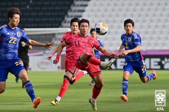 본문 이미지 - 22일(현지시간) 카타르 도하 자심 빈 하마드 스타디움에서 열린 2024 아시아축구연맹(AFC) U23 아시안컵 B조 조별리그 최종전 한국과 일본의 경기에서 정상빈이 볼트래핑을 하고 있다. (축구협회 제공) 2024.4.22/뉴스1 ⓒ News1 유승관 기자