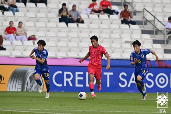 22일&#40;현지시간&#41; 카타르 도하 자심 빈 하마드 스타디움에서 열린 2024 아시아축구연맹&#40;AFC&#41; U23 아시안컵 B조 조별리그 최종전 한국과 일본의 경기에서 홍시후가 돌파를 시도하고 있다. &#40;축구협회 제공&#41; 2024.4.22/뉴스1 ⓒ News1 유승관 기자