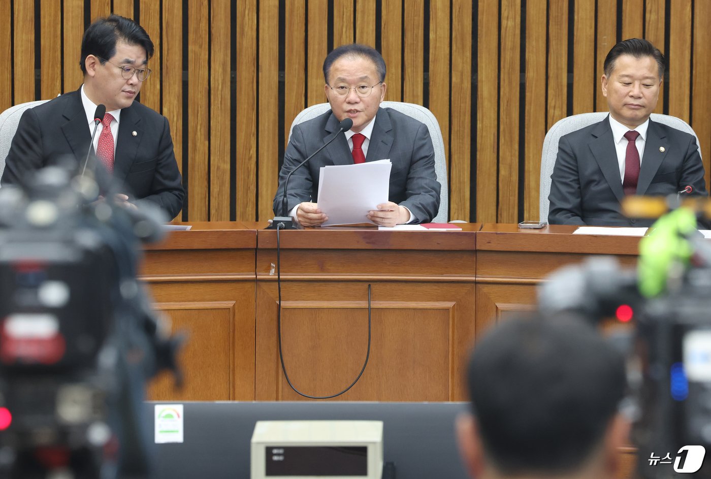 윤재옥 국민의힘 원내대표 겸 당 대표 권한대행이 23일 서울 여의도 국회에서 열린 원내대책회의에서 발언을 하고 있다. 2024.4.23/뉴스1 ⓒ News1 ,송원영 기자