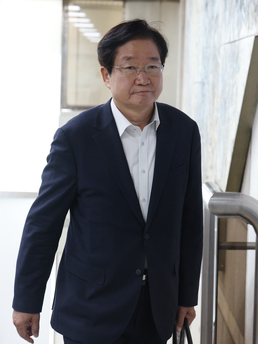 항소심 선고 공판 출석하는 김영석 전 장관