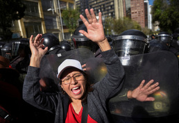 [포토] 볼리비아 선생들 정년법 반대 시위