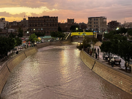 [포토] 노을지는 예멘 속 물에 잠긴 거리