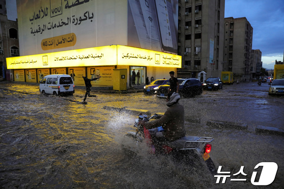 [포토] 폭우로 침수된 예멘
