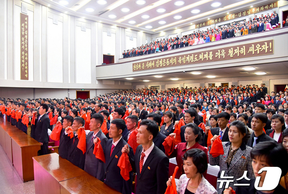 북한, 조선인민군 창건 92주년 맞아 노동계급·직맹원 결의모임 진행