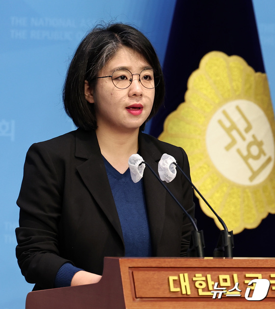 민생회복지원금 관련 입장 밝히는 용혜인 의원