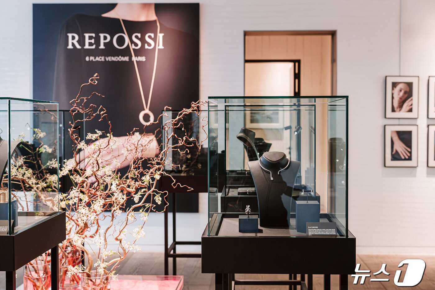 본문 이미지 - 레포시는 이달 23일부터 26일까지 서울 분더샵 청담에서 'VIP 트렁크쇼'를 개최하고 있다. (SE 인터내셔널 제공)