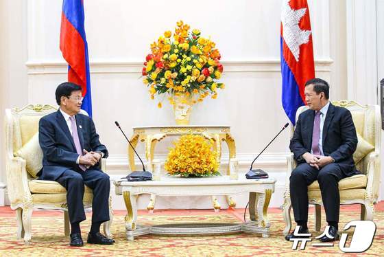 [사진]  캄보디아 총리와 회담하는 시술리트 라오스 주석
