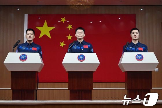 [포토]중국 선저우18호 우주인 기자회견