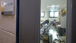 문 닫힌 한양대 의대 학생회실, 경찰 '휴학 강요 의대생 수사'