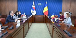 조태열 장관, 루마니아 외교장관과 회담